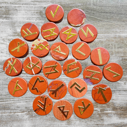 Sada amuletů 25 ks Viking Natural Red Jaspis Runes