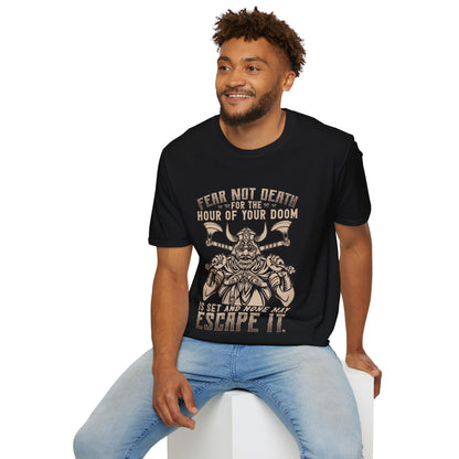 Non temere la morte perché l'ora del tuo destino è fissata e nessuno potrà sfuggirgli. T-shirt vichinga