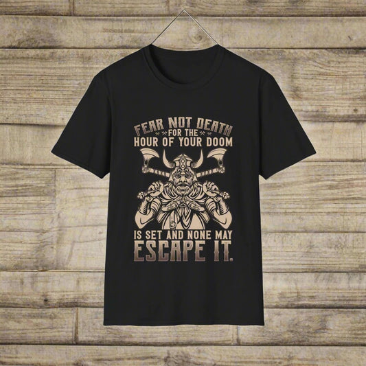 Non temere la morte perché l'ora del tuo destino è fissata e nessuno potrà sfuggirgli. T-shirt vichinga