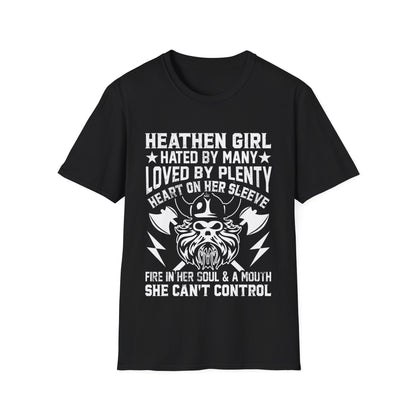 Heathen Girl- sovražijo mnogi, ljubijo jo številni. Srce na rokavu. Ogenj v njeni duši in ustih, ki jih ne more nadzorovati. Majica s kratkimi rokavi Viking