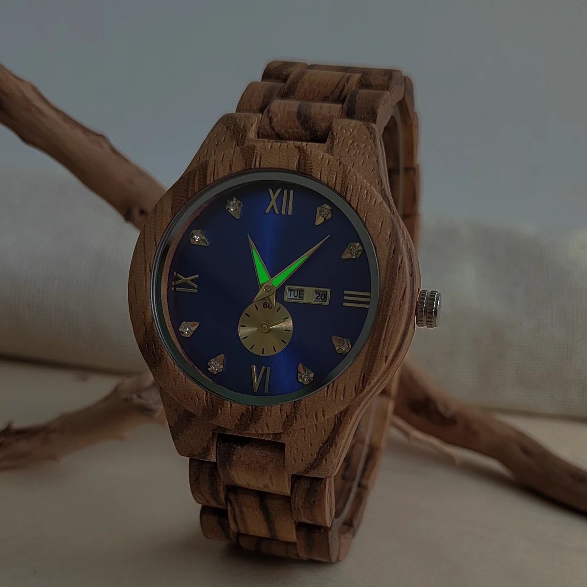 Kvennatíska hermt demantursklukka Stílhrein einfaldleiki Quartz Wooden Viking Watch