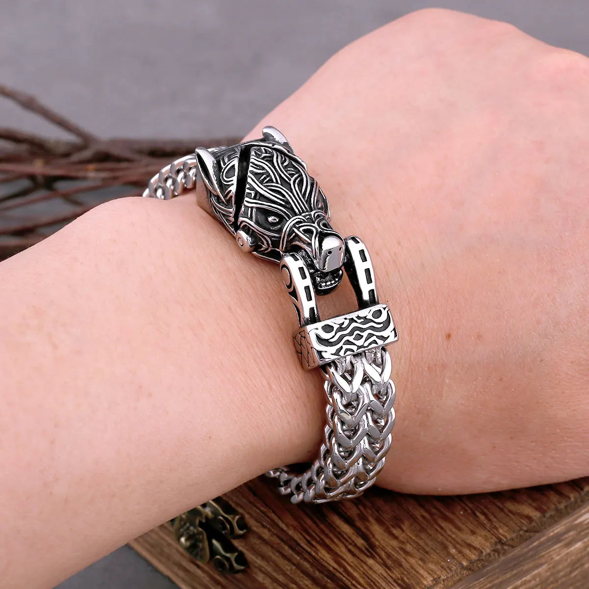 Fashionable Nordic Wolf Head Stainless Steel Viking Bracelet