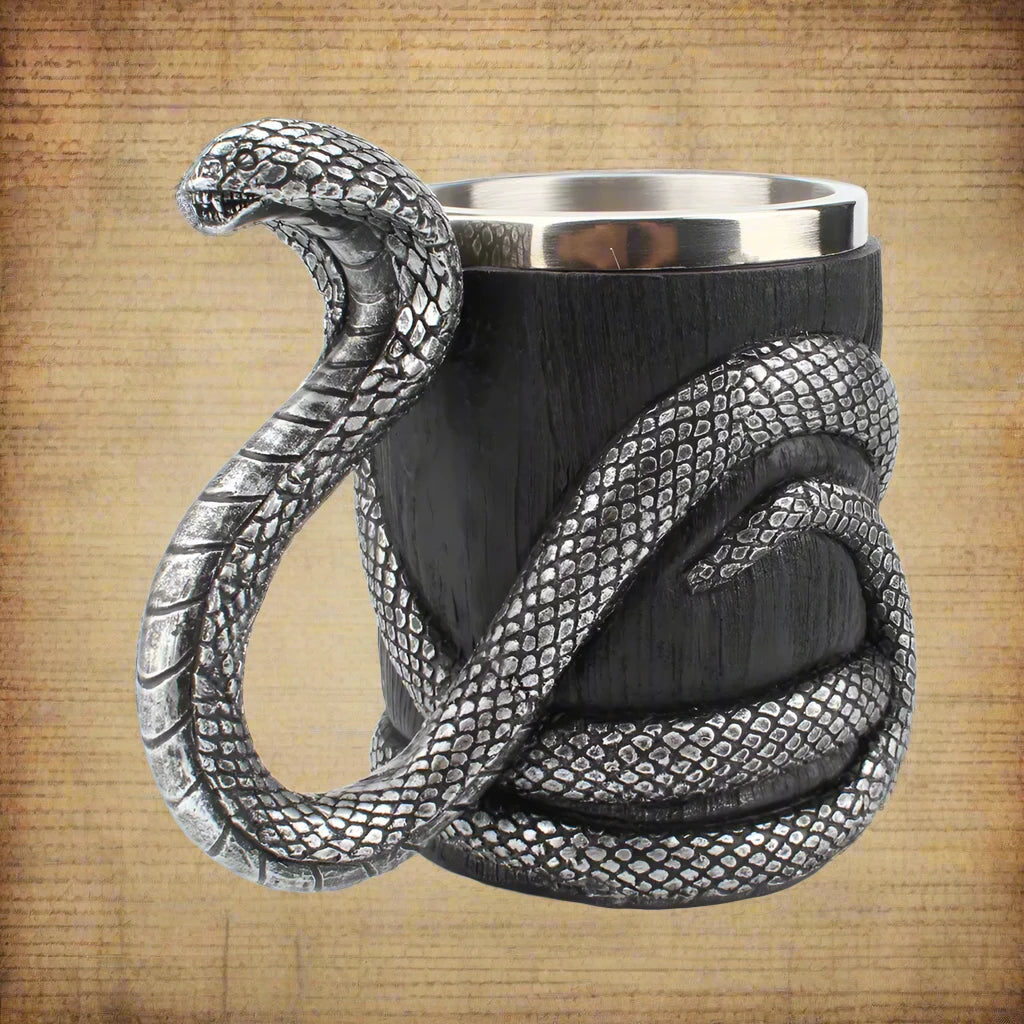 Roisín Cruach Dhosmálta Cobra Mug Lochlannach