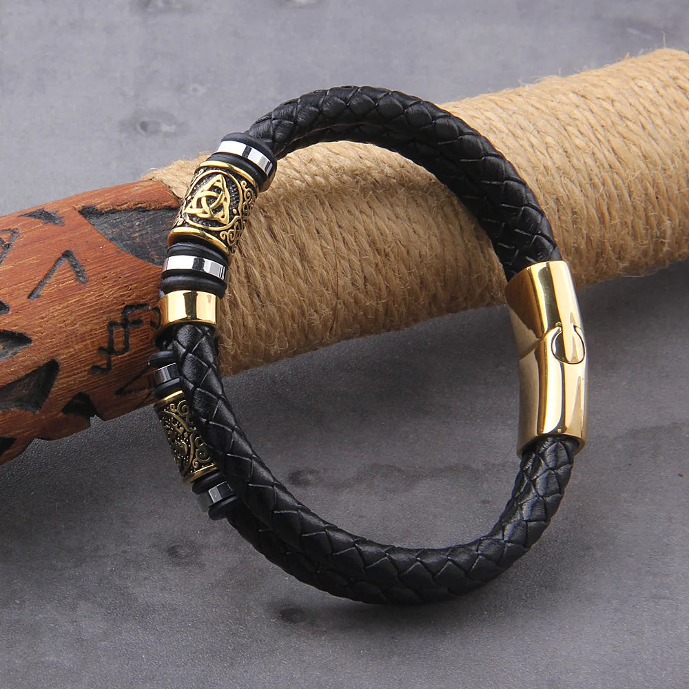 Punc Fíor Leathar Braided Ilchiseal Cruach Dhosmálta Norse Runes Bead Lochlannach Bangle