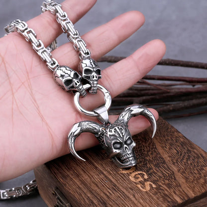 Pendentif crâne de clown gothique avec collier viking carré crâne