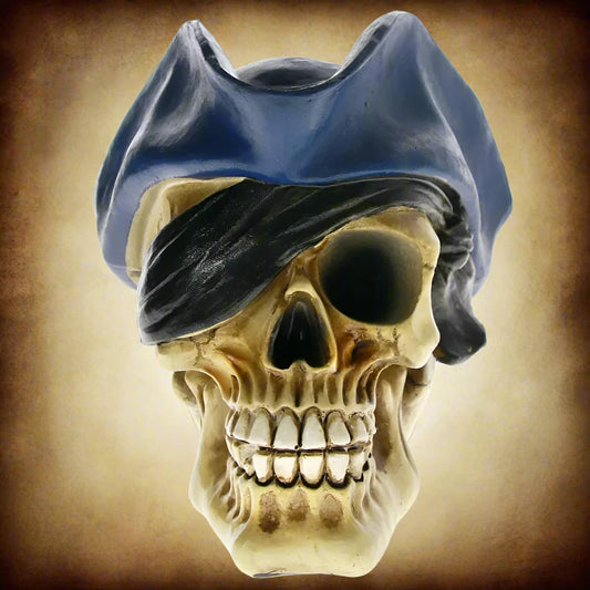 Goottilainen merirosvo pääkallo Tricorn hattu Viking Skull veistos