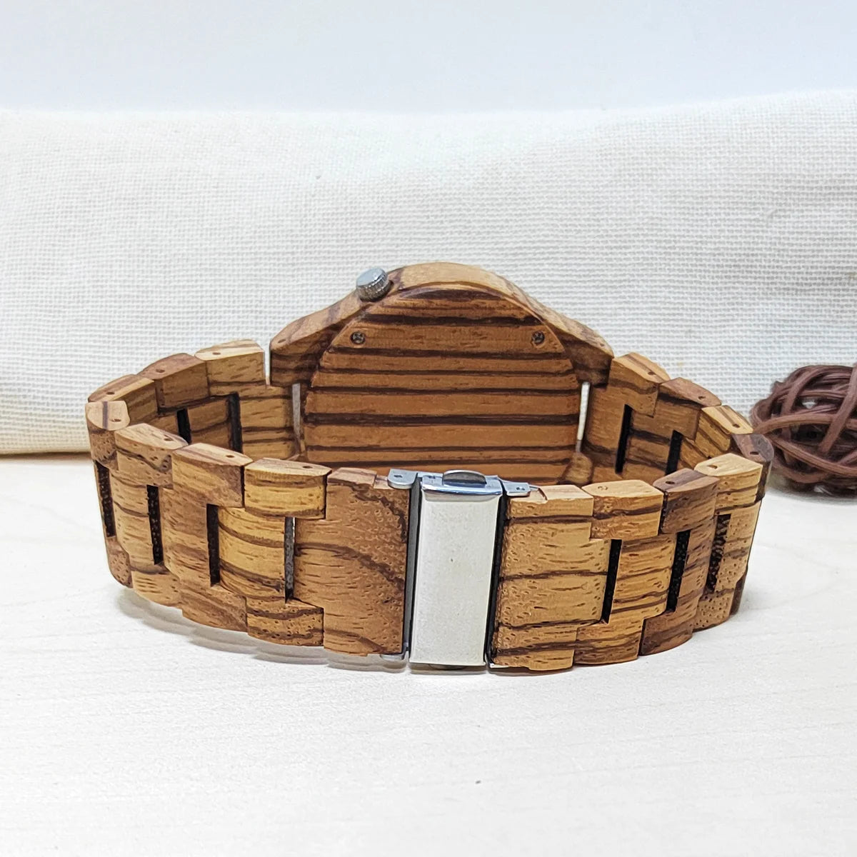 Wikinger-Symbol-Element-Herrenarmbanduhr aus Holz