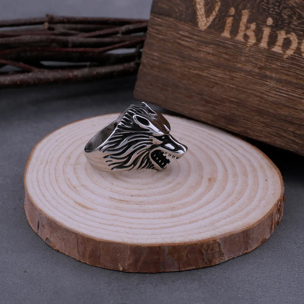 Gothic Wolf Head Ring Retro Wolf Totem Defense Amulet Rune Ring