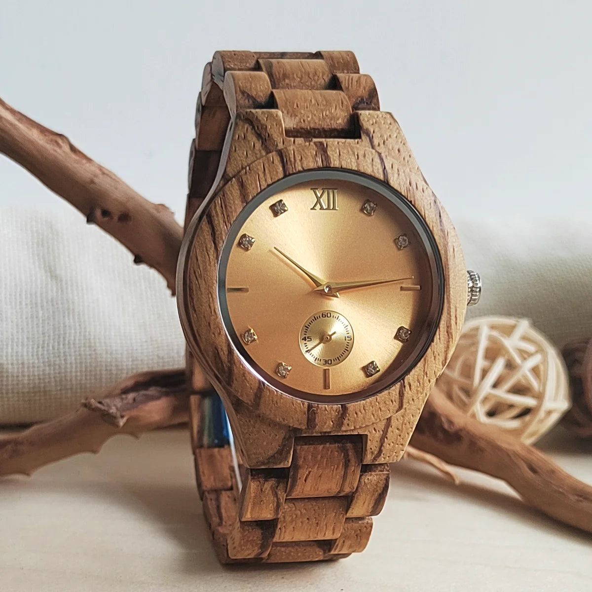 Damesmode gesimuleerde diamanten wijzerplaat Stijlvol eenvoud Quartz houten Viking-horloge