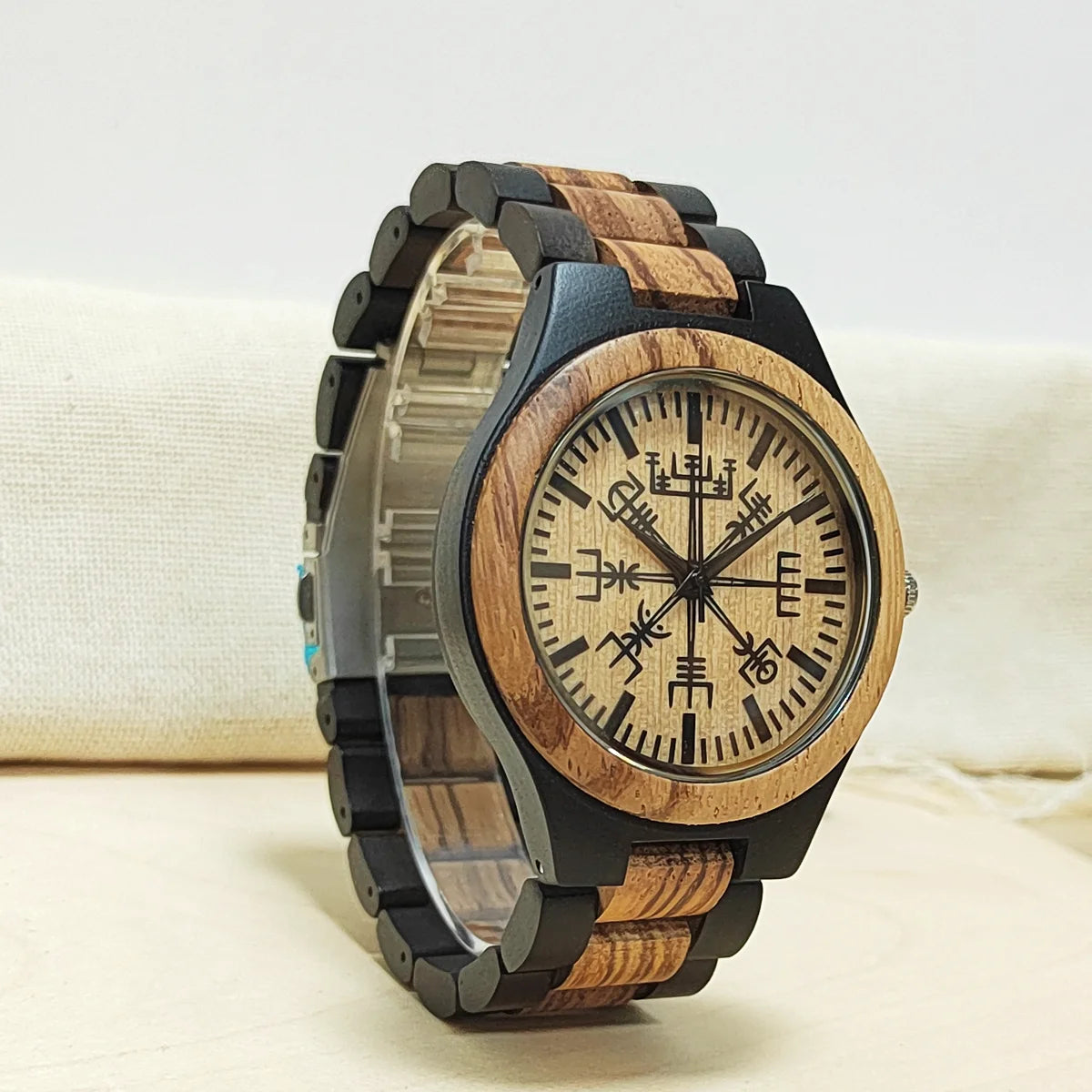 Orologio con elemento simbolo in legno Orologio vichingo personalizzato per l'anniversario