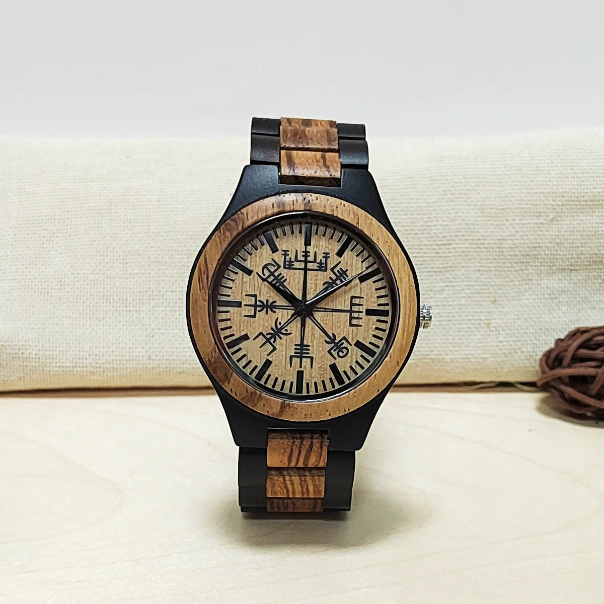 Orologio con elemento simbolo in legno Orologio vichingo personalizzato per l'anniversario